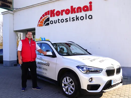 BMW X1 (automatic) oktatójármű