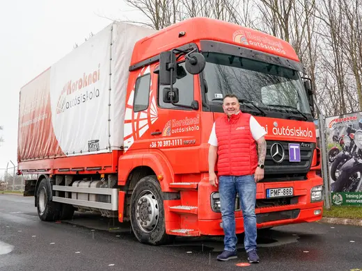 Mercedes-Benz Axor 1833 tehergépkocsi pótkocsival