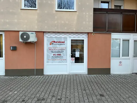 A hajdúnánási iroda utcafrontja az Ady Endre körúton