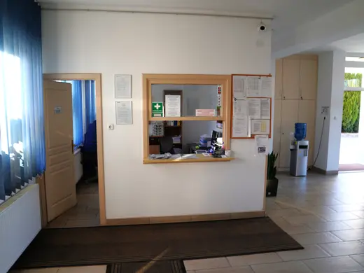Recepciós ablak a vizsgabázison